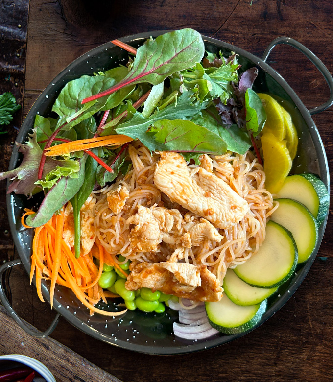 Satay noodle salad